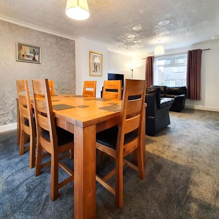 3 Bedroom House Amazon M90 Dunfermline Edinburgh Exteriér fotografie
