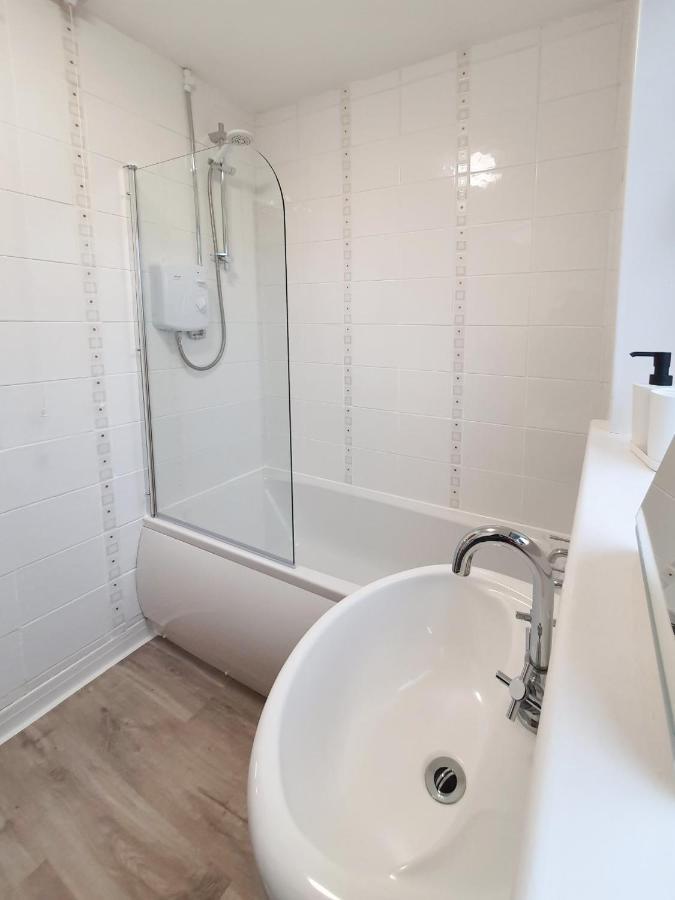 3 Bedroom House Amazon M90 Dunfermline Edinburgh Exteriér fotografie