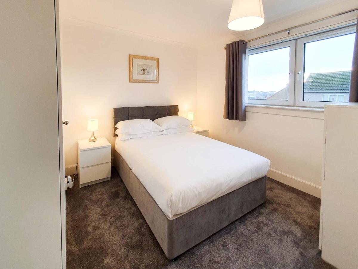 3 Bedroom House Amazon M90 Dunfermline Edinburgh Exteriér fotografie