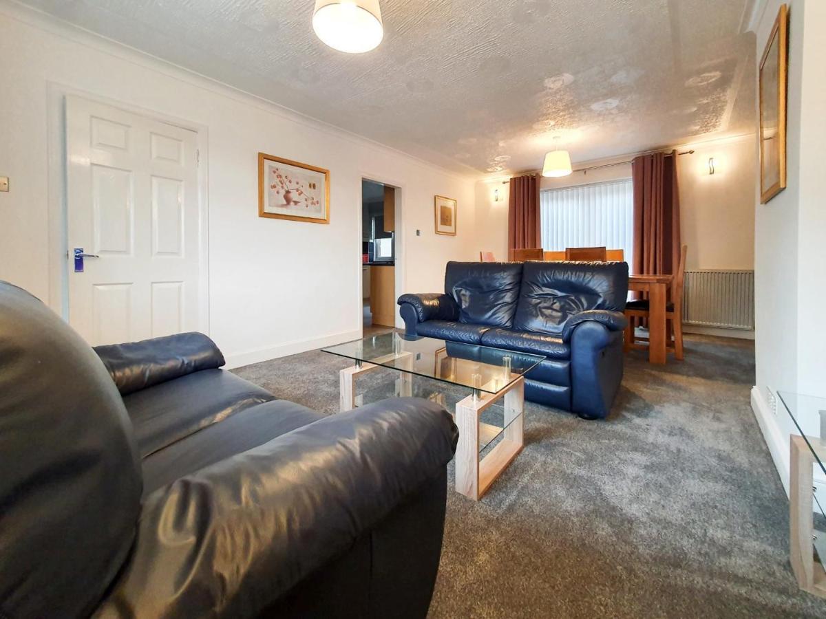 3 Bedroom House Amazon M90 Dunfermline Edinburgh Exteriér fotografie