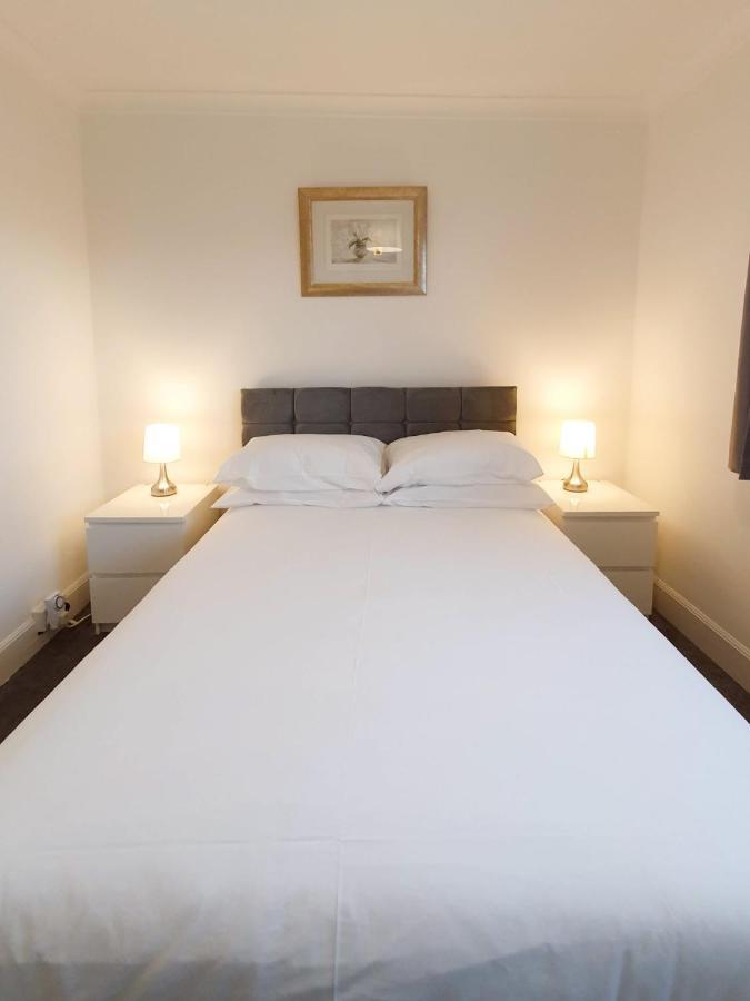 3 Bedroom House Amazon M90 Dunfermline Edinburgh Exteriér fotografie