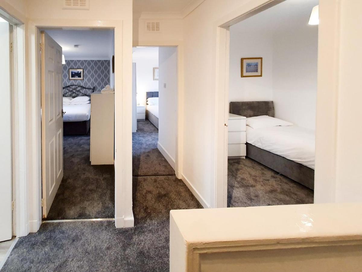 3 Bedroom House Amazon M90 Dunfermline Edinburgh Exteriér fotografie