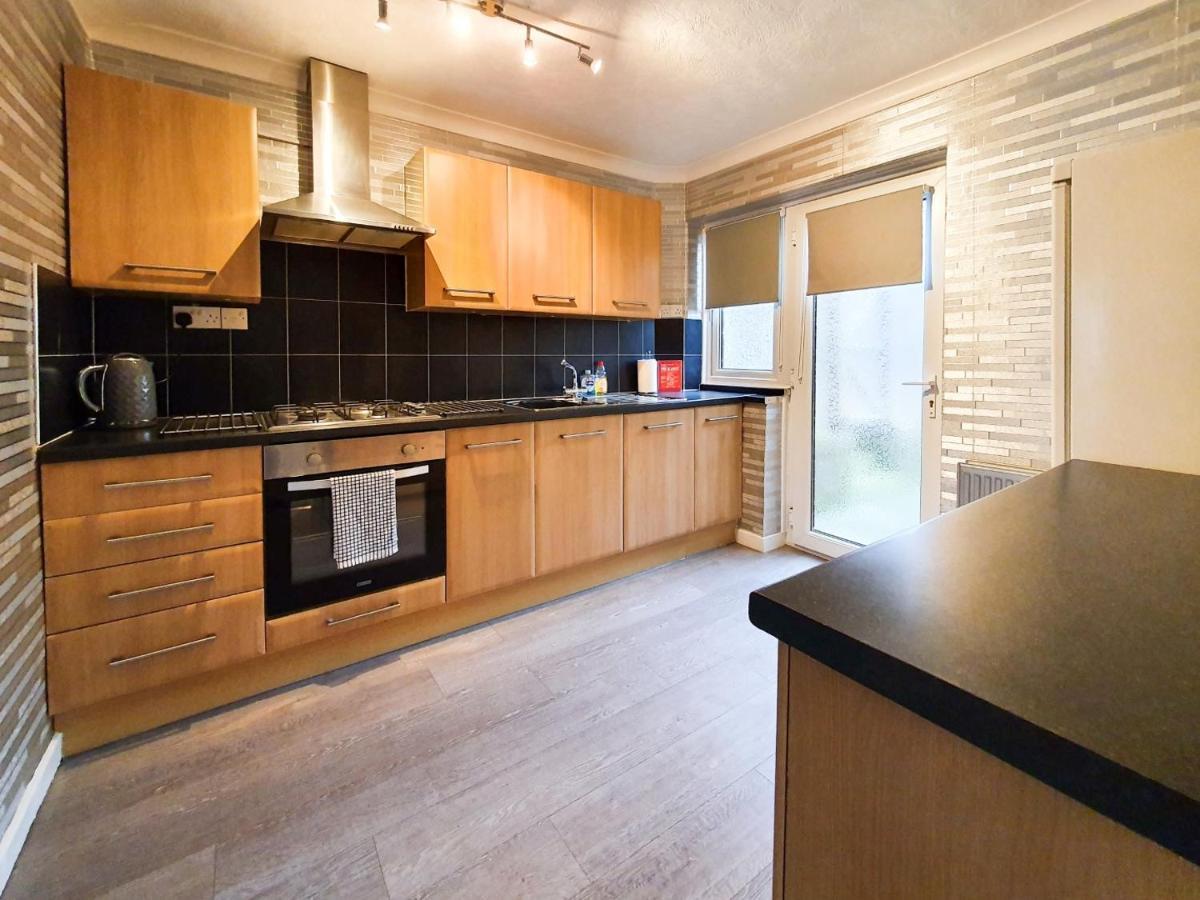3 Bedroom House Amazon M90 Dunfermline Edinburgh Exteriér fotografie