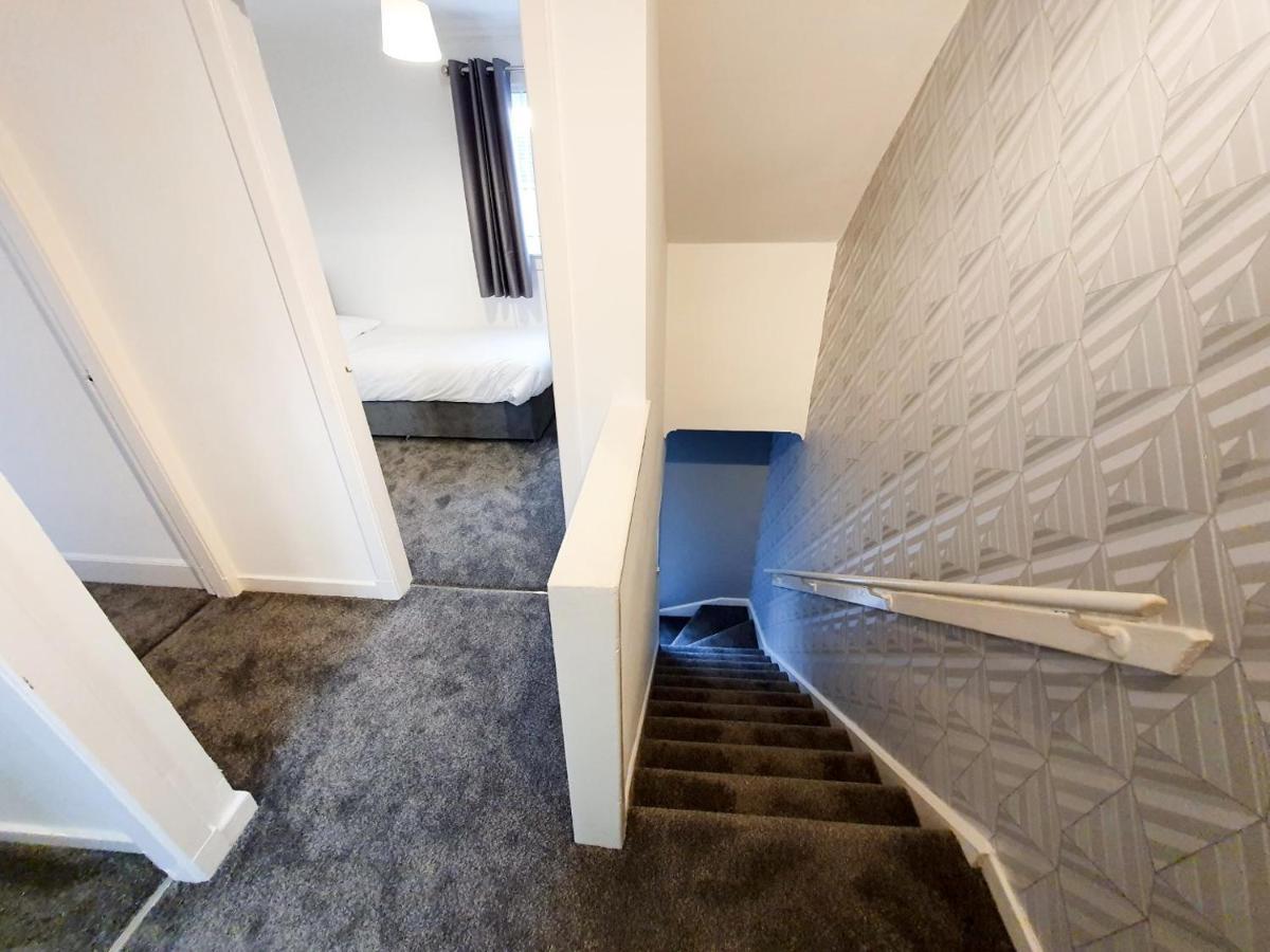 3 Bedroom House Amazon M90 Dunfermline Edinburgh Exteriér fotografie